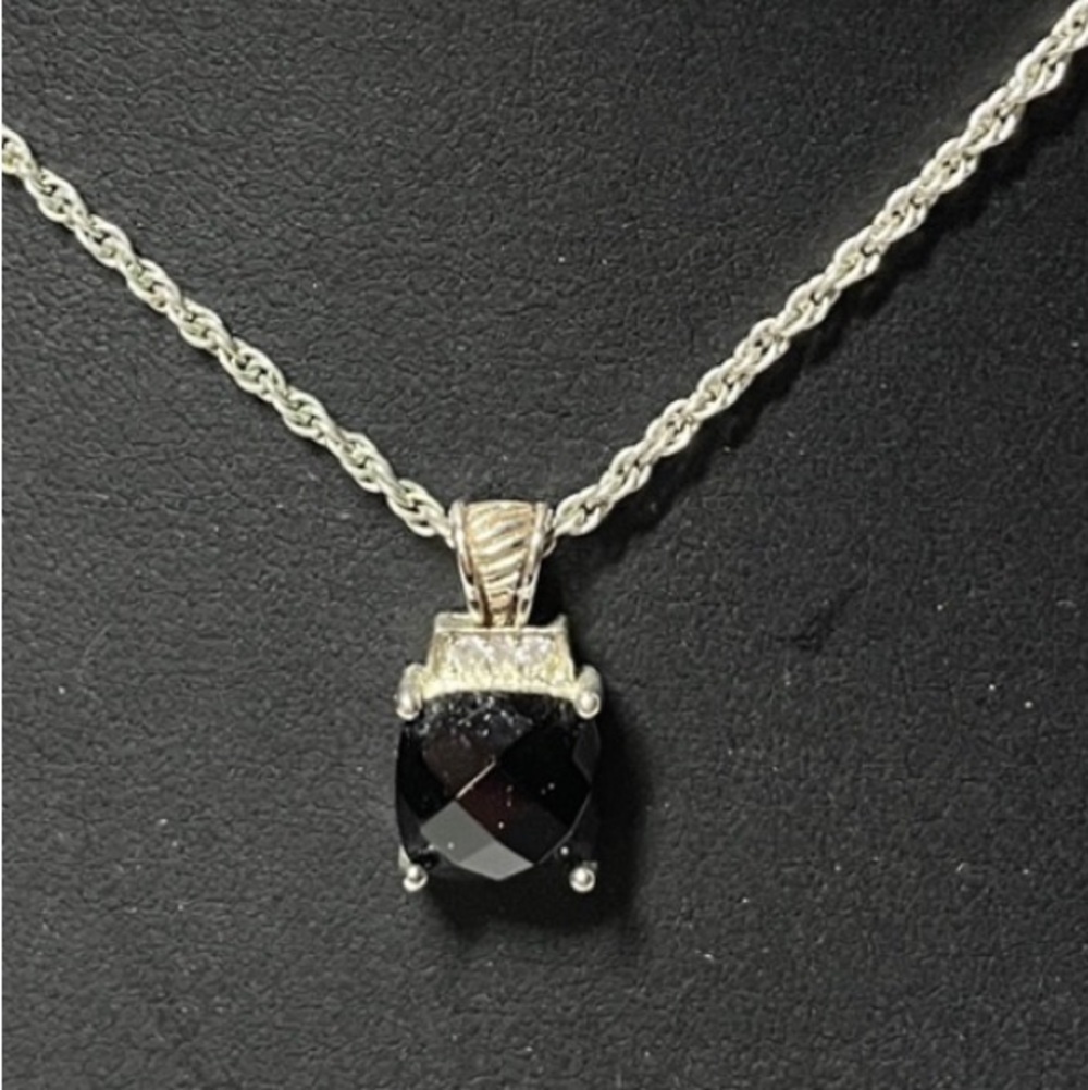 Black Pendant Necklace rope chain. Silver tone.